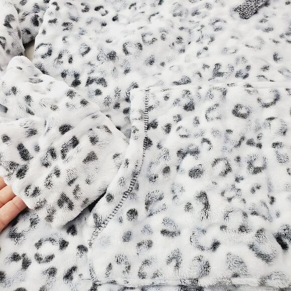 Member's Mark Cozy Plush Gray Snow Leopard Print Pullover Hoodie S Cozy Pocket - Picture 2 of 9